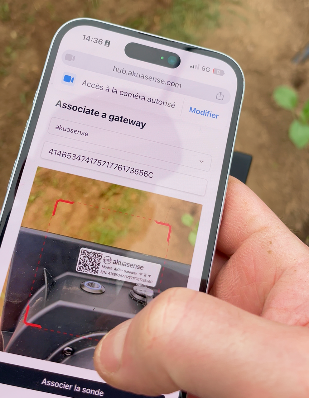 Scanning the 4G gateway label